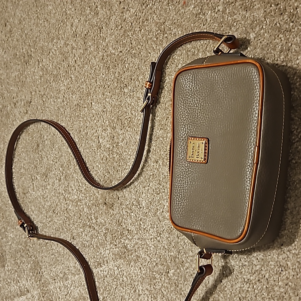 Dooney & Bourke shoulder purse